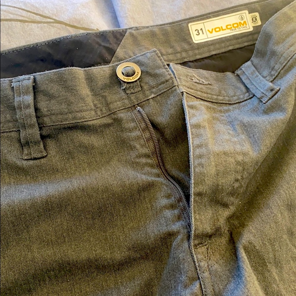 2 pair Men’s Volcom frickin modern fit shorts - 31